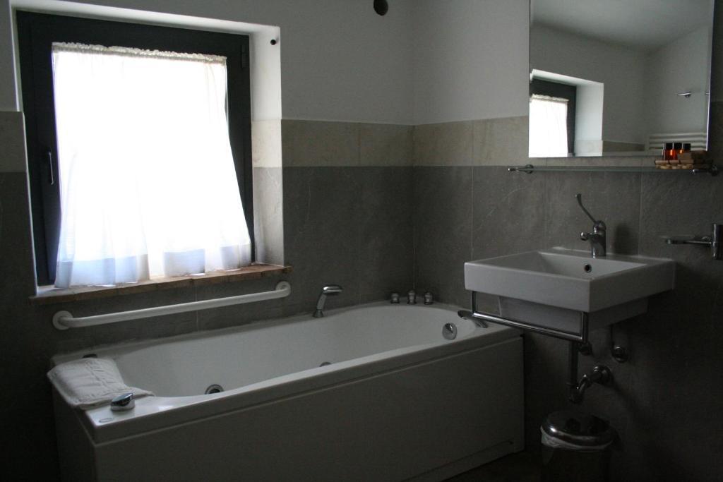 Jakie są najlepsze hotele w pobliżu lokalizacji Cascate del Mulino? Saturnia Pokój zdjęcie