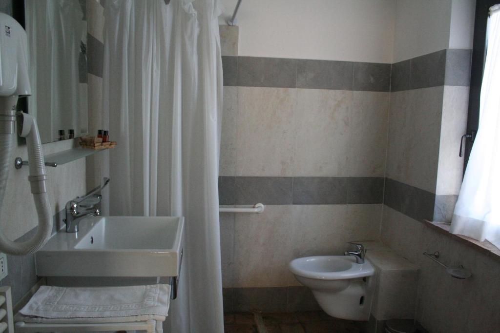 Jakie są najlepsze hotele w pobliżu lokalizacji Cascate del Mulino? Saturnia Pokój zdjęcie